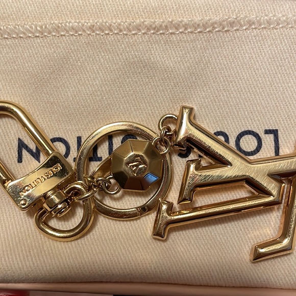 SOLD🚨AUTHENTIC Louis Vuitton gold bag charm/keychain - Picture 8 of 11